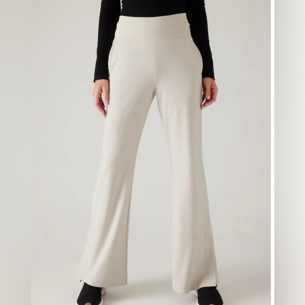 Athleta Venice Flare Pant in Abalone Grey Size XXS